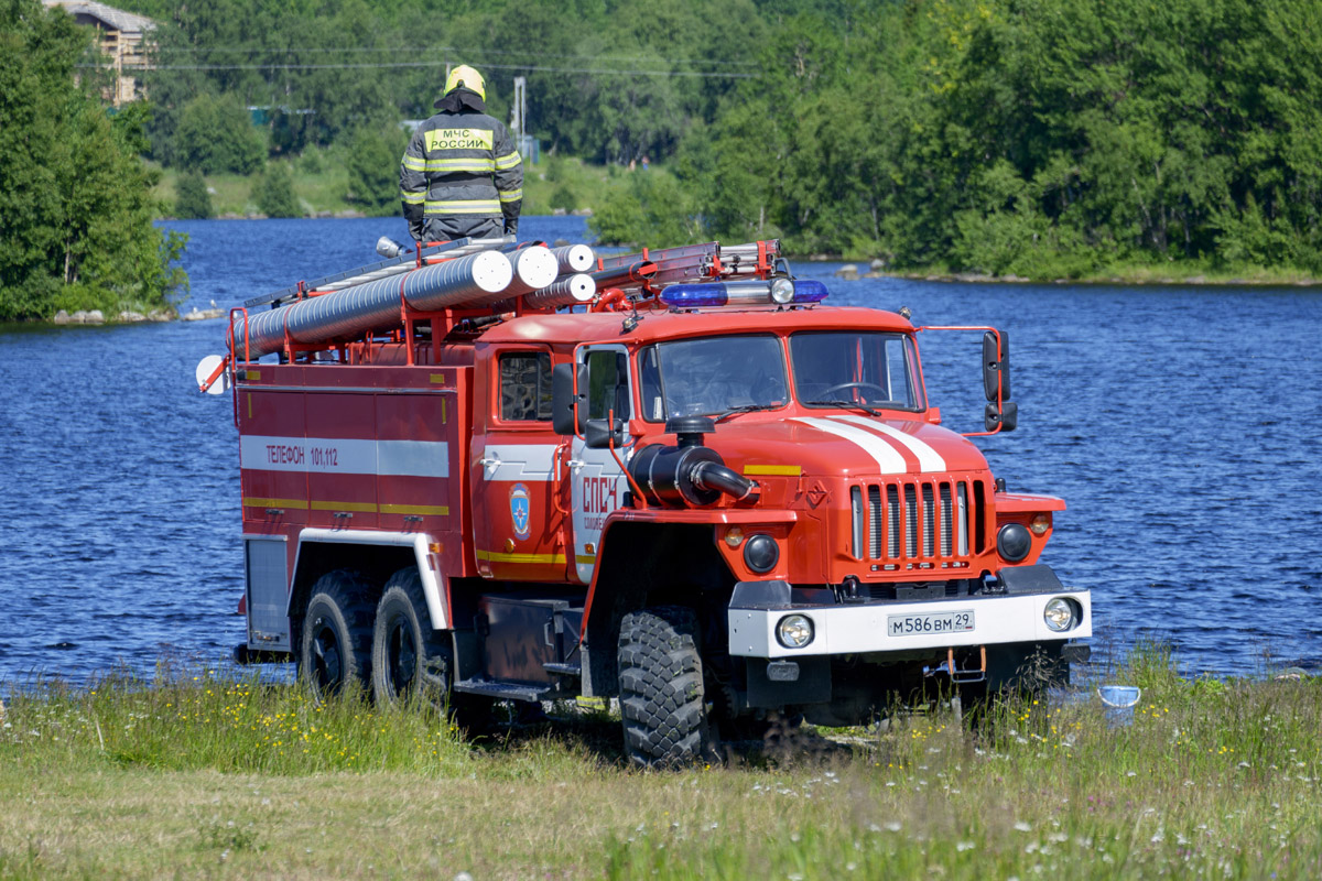 Архангельская область, № М 586 ВМ 29 — Урал-5557-70