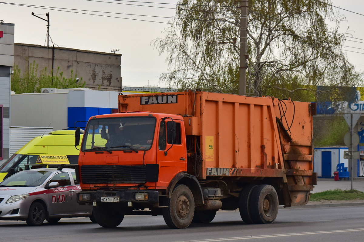 Волгоградская область, № М 194 ВС 134 — Mercedes-Benz NG (общ. мод.)