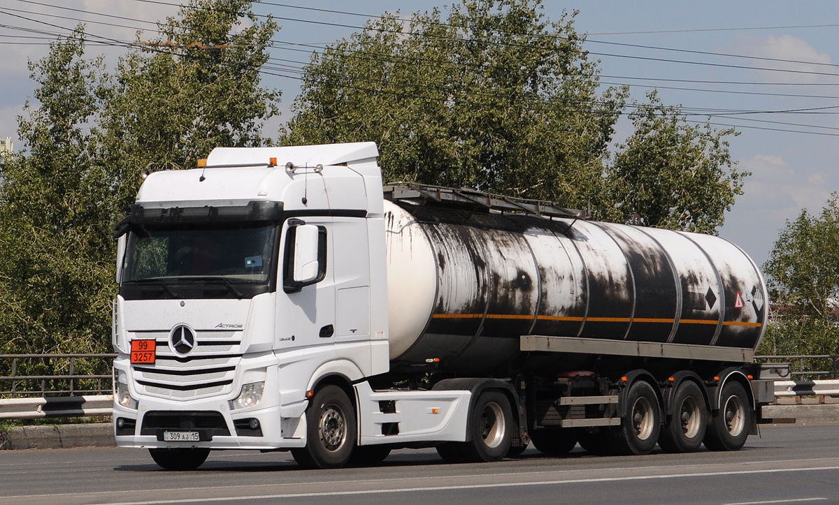 Северо-Казахстанская область, № 309 AJ 15 — Mercedes-Benz Actros ('2011) 1845