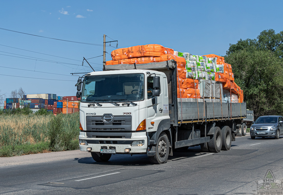 Астана, № 698 ZAA 01 — Hino 700