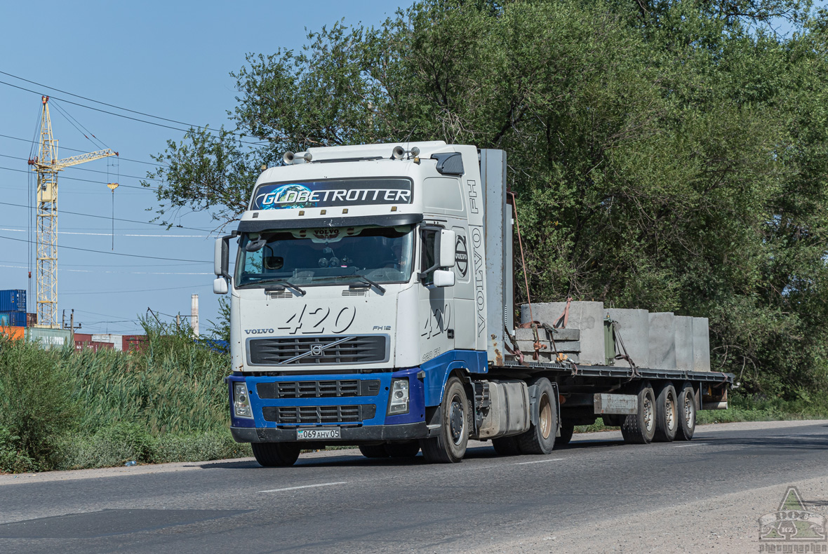 Алматинская область, № 069 AHV 05 — Volvo ('2002) FH12.420