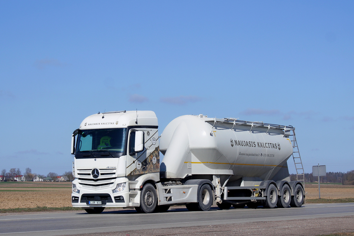 Литва, № LUR 833 — Mercedes-Benz Actros ('2011)