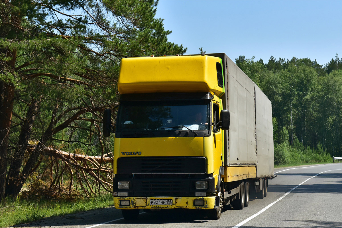 Свердловская область, № Р 821 НН 196 — Volvo ('1993) FH12.340