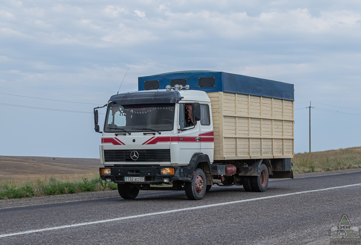 Алматинская область, № 732 JEZ 05 — Mercedes-Benz LK 817