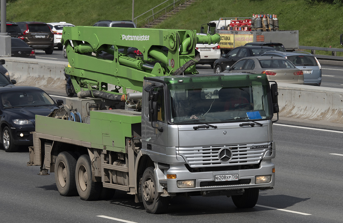 Московская область, № В 208 ХР 750 — Mercedes-Benz Actros ('1997)