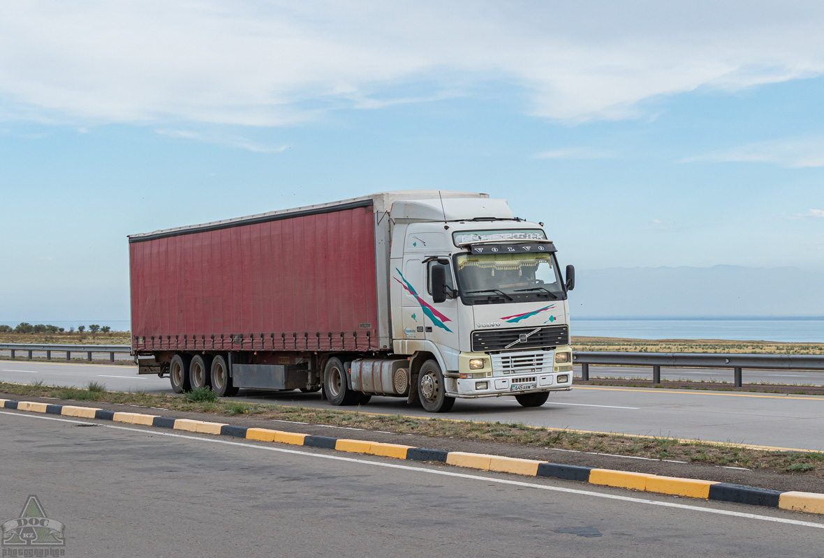 Абайская область, № 645 ABW 18 — Volvo ('1993) FH12.420