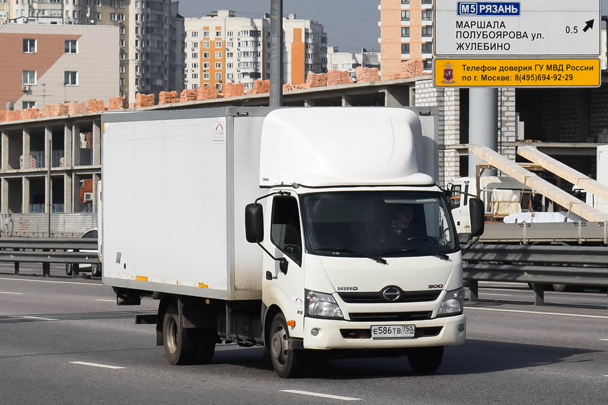 Московская область, № Е 586 ТВ 750 — Hino (общая модель)