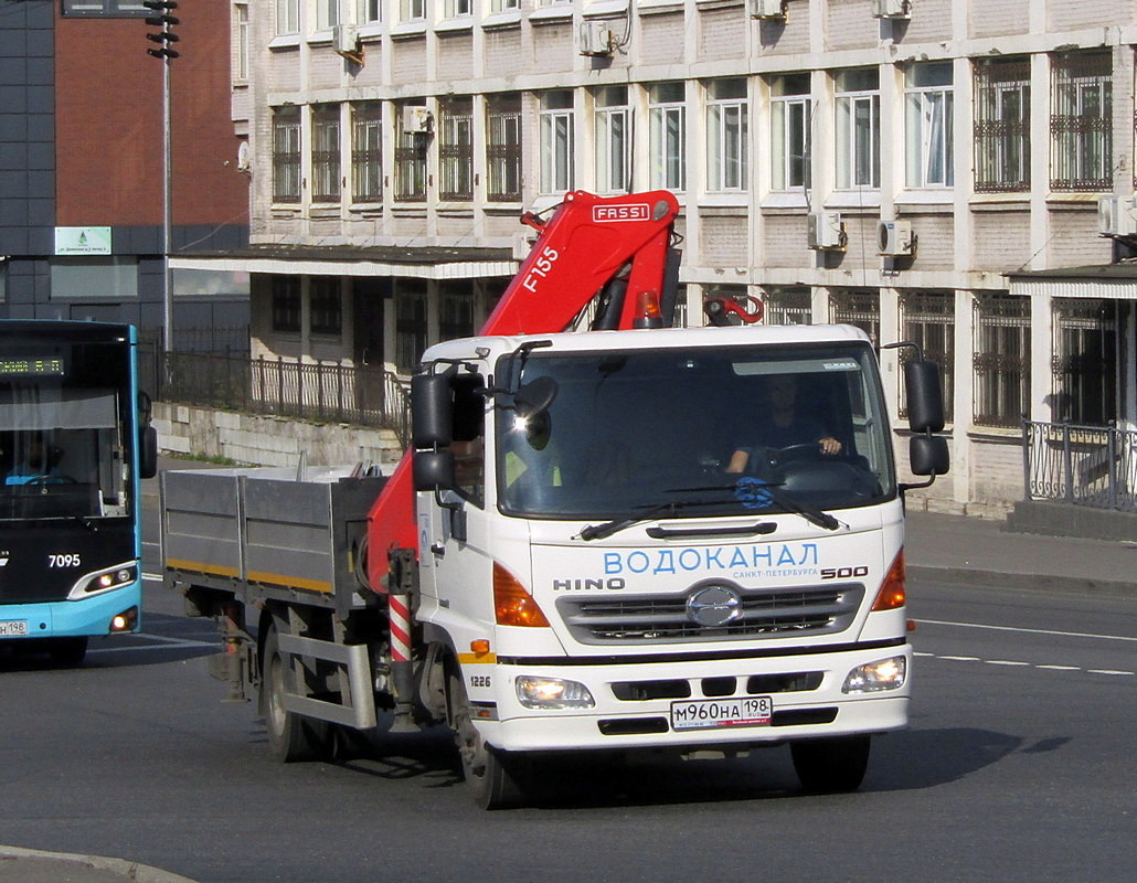 Санкт-Петербург, № М 960 НА 198 — Hino 500