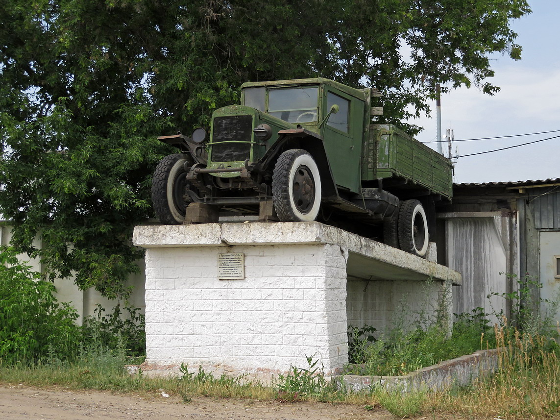 Кировская область, № (43) Б/Н 0009 — УралЗИС-5М; Кировская область — Автомобили на постаментах; Техника на постаментах, памятники (Кировская область)