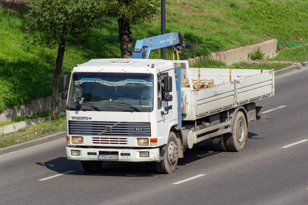 Алматы, № 132 EWB 02 — Volvo FL7