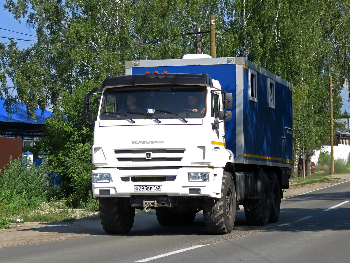 Нижегородская область, № Х 295 ВЕ 152 — КамАЗ-43118 (общая модель)