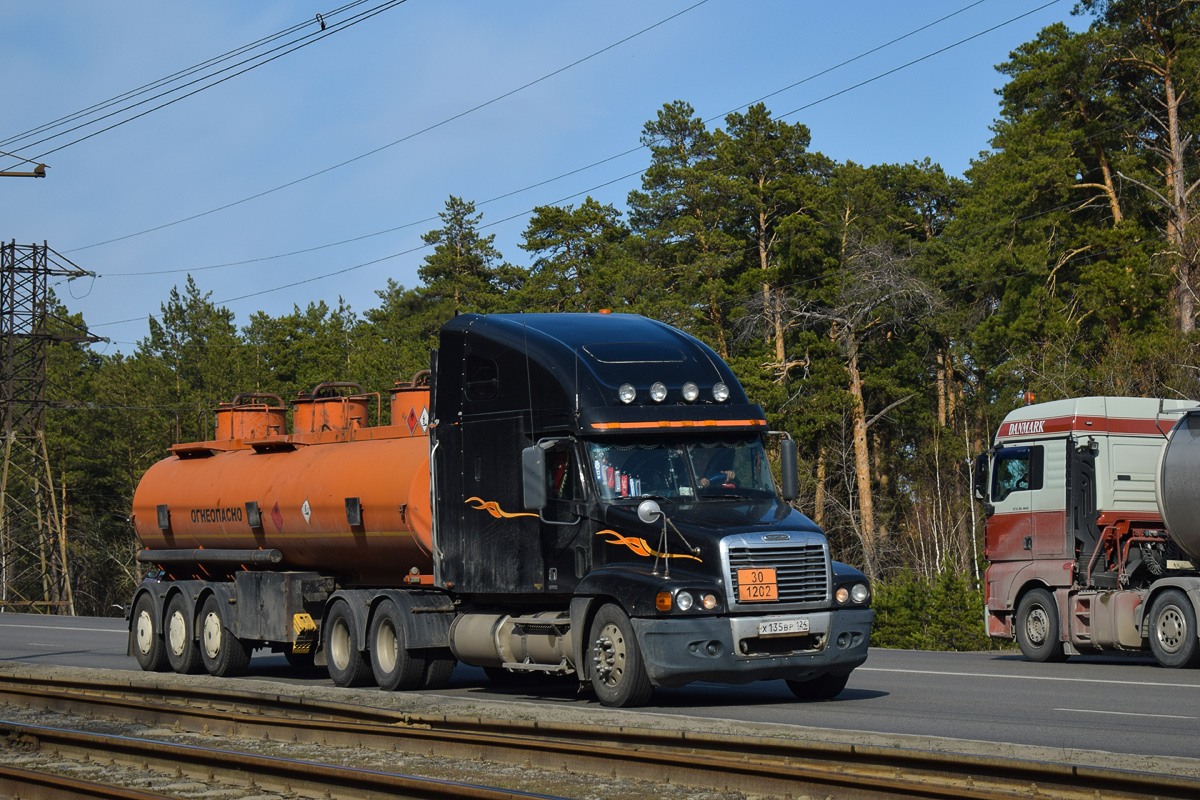 Алтайский край, № Х 135 ВР 124 — Freightliner Century Class