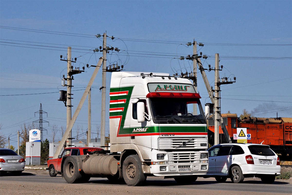 Алтайский край, № Е 592 КТ 154 — Volvo ('1993) FH-Series