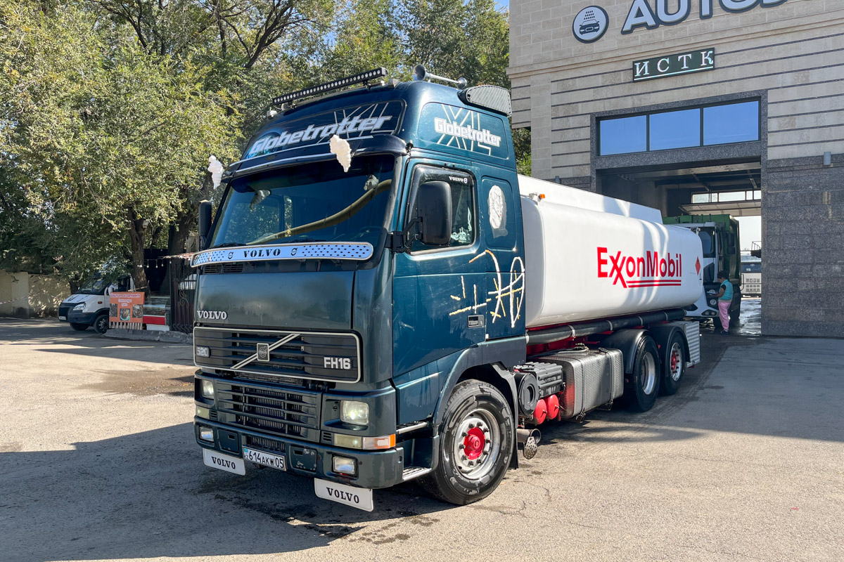 Алматинская область, № 614 AKW 05 — Volvo ('1993) FH16.520; Volvo ('1993) FH12 "70 Years Edition" (Алматы)