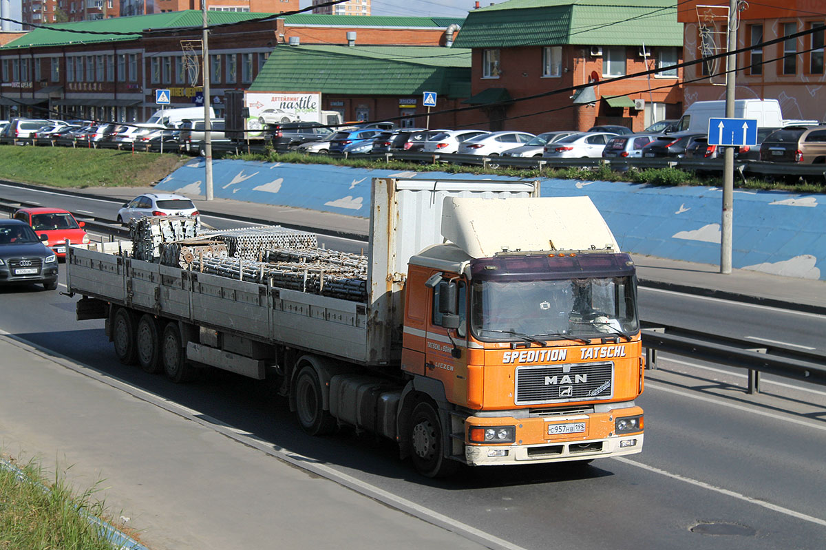 Москва, № С 957 НВ 199 — MAN F2000 19.403