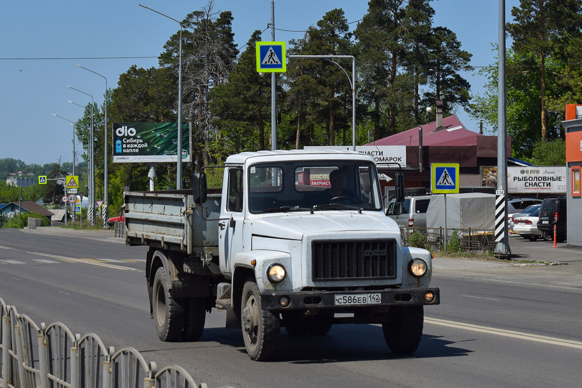 Алтайский край, № С 586 ЕВ 142 — ГАЗ-33072