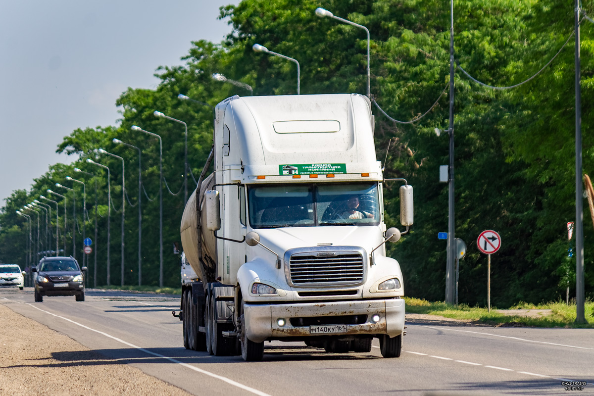 Краснодарский край, № М 140 КУ 161 — Freightliner Columbia