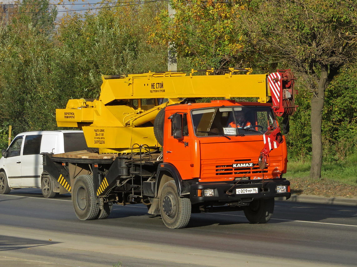 Кировская область, № С 009 МР 96 — КамАЗ-43253-15 [43253R]