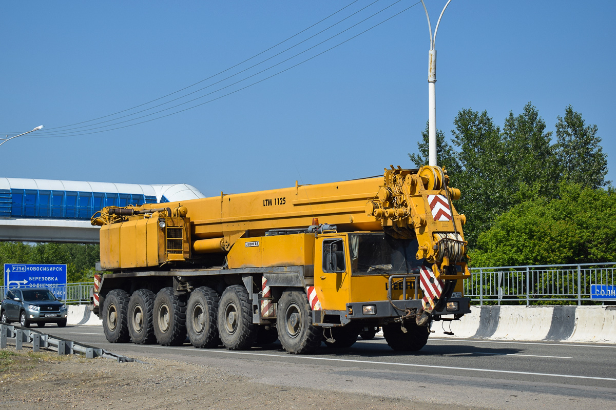 Алтайский край, № А 977 АЕ 122 — Liebherr (общая модель)