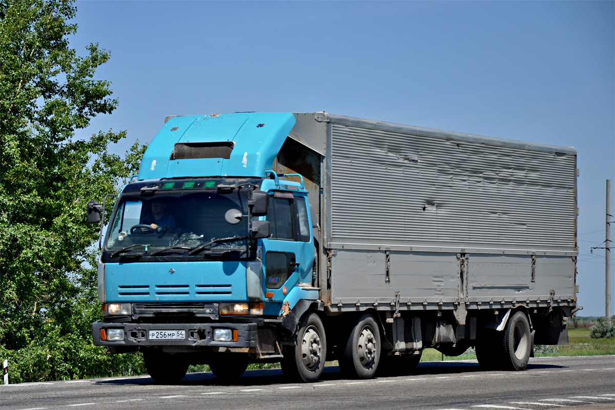 Новосибирская область, № Р 256 МР 54 — Nissan Diesel (общая модель)