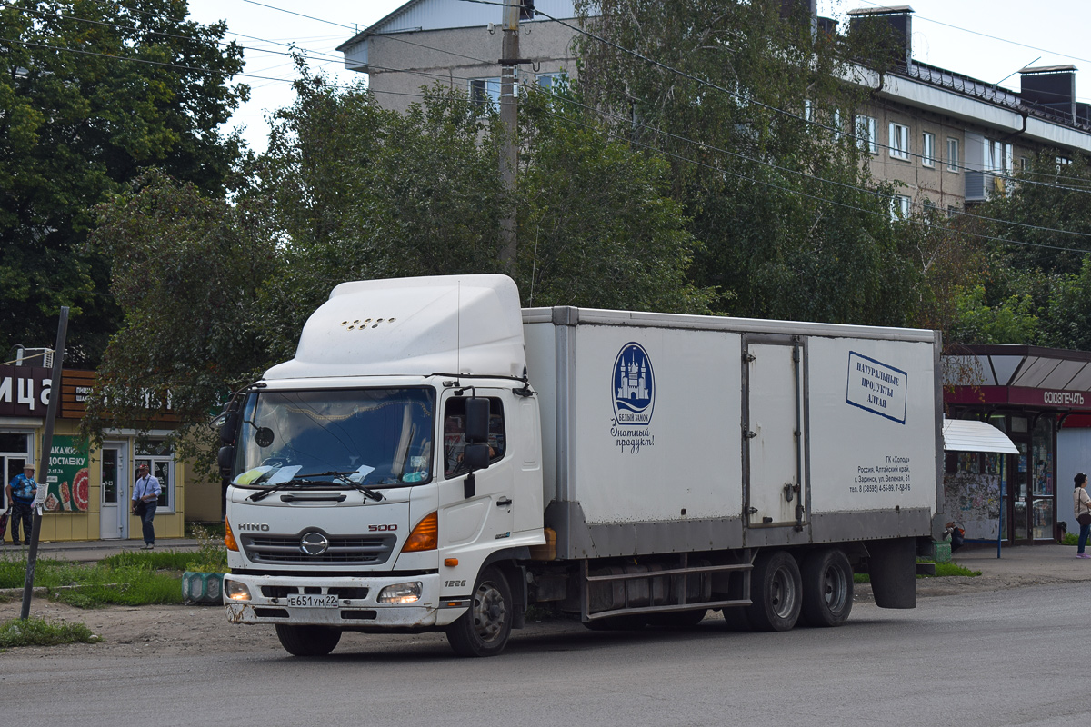 Алтайский край, № Е 651 УМ 22 — Hino 500