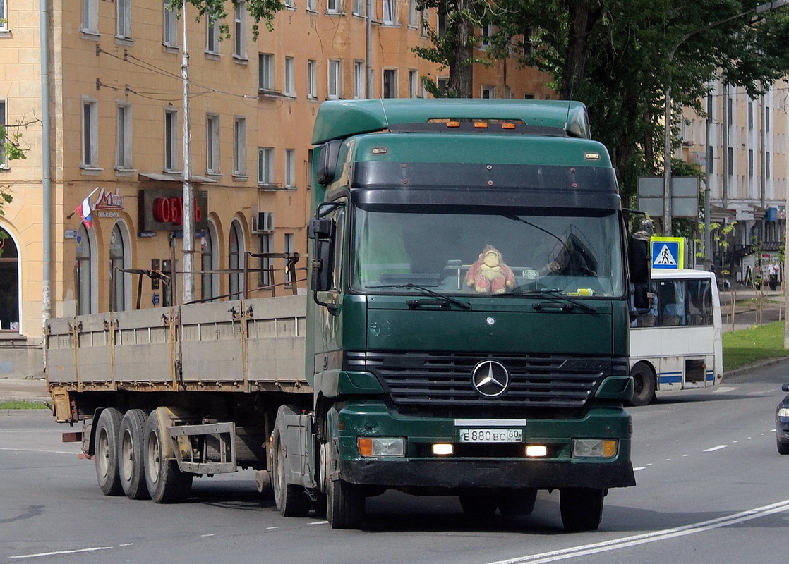 Псковская область, № Е 880 ВС 60 — Mercedes-Benz Actros ('1997) 1840