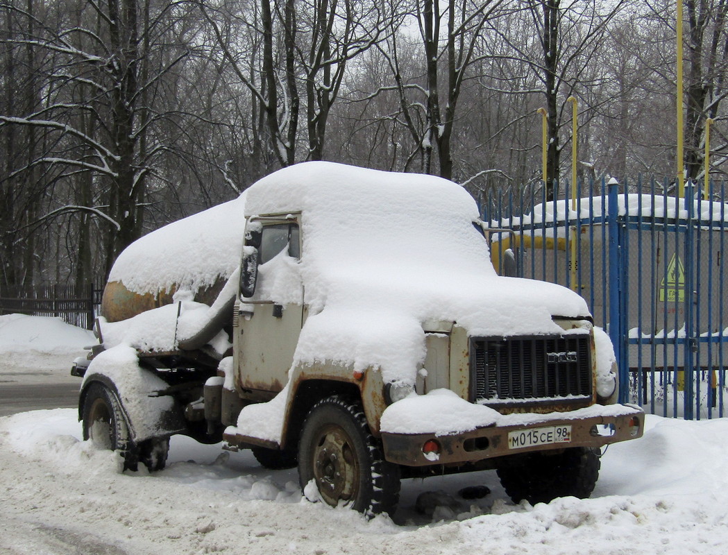 Санкт-Петербург, № М 015 СЕ 98 — ГАЗ-3307