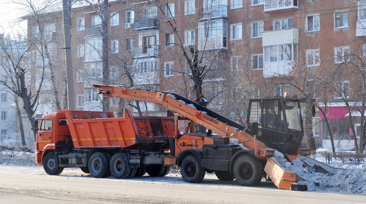 Омская область, № У 258 ВУ 55 — КамАЗ-65115-L4; Омская область — Спецтехника с нечитаемыми (неизвестными) номерами