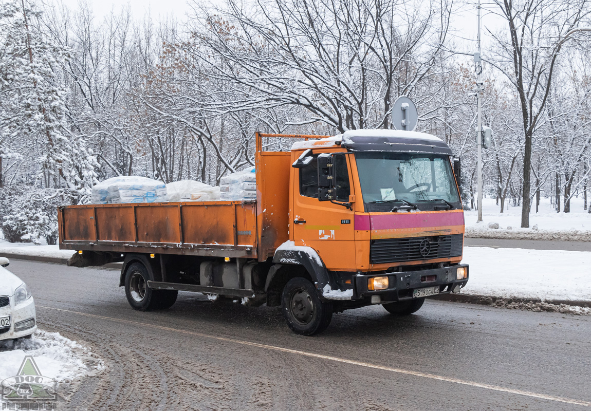 Алматы, № 519 OGA 02 — Mercedes-Benz LK 811