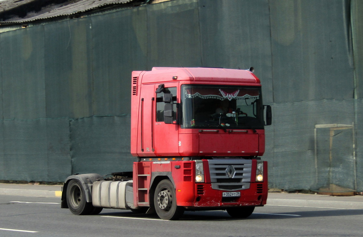 Калининградская область, № Р 352 РТ 39 — Renault Magnum ('2005)