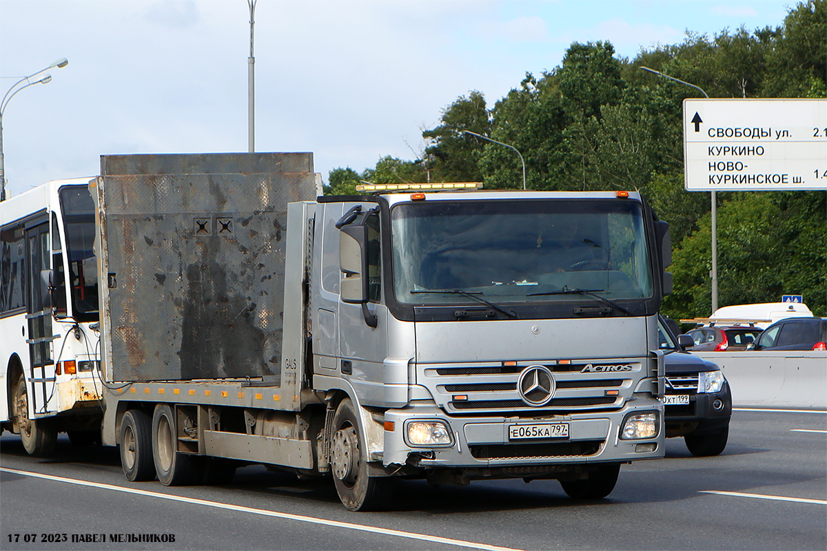 Москва, № Е 065 КА 797 — Mercedes-Benz Actros ('2003) 1836