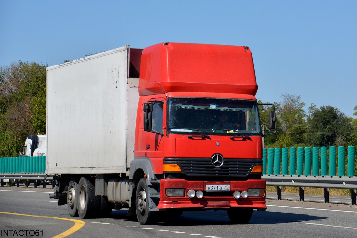 Северная Осетия, № Н 371 КР 15 — Mercedes-Benz Actros ('1997)