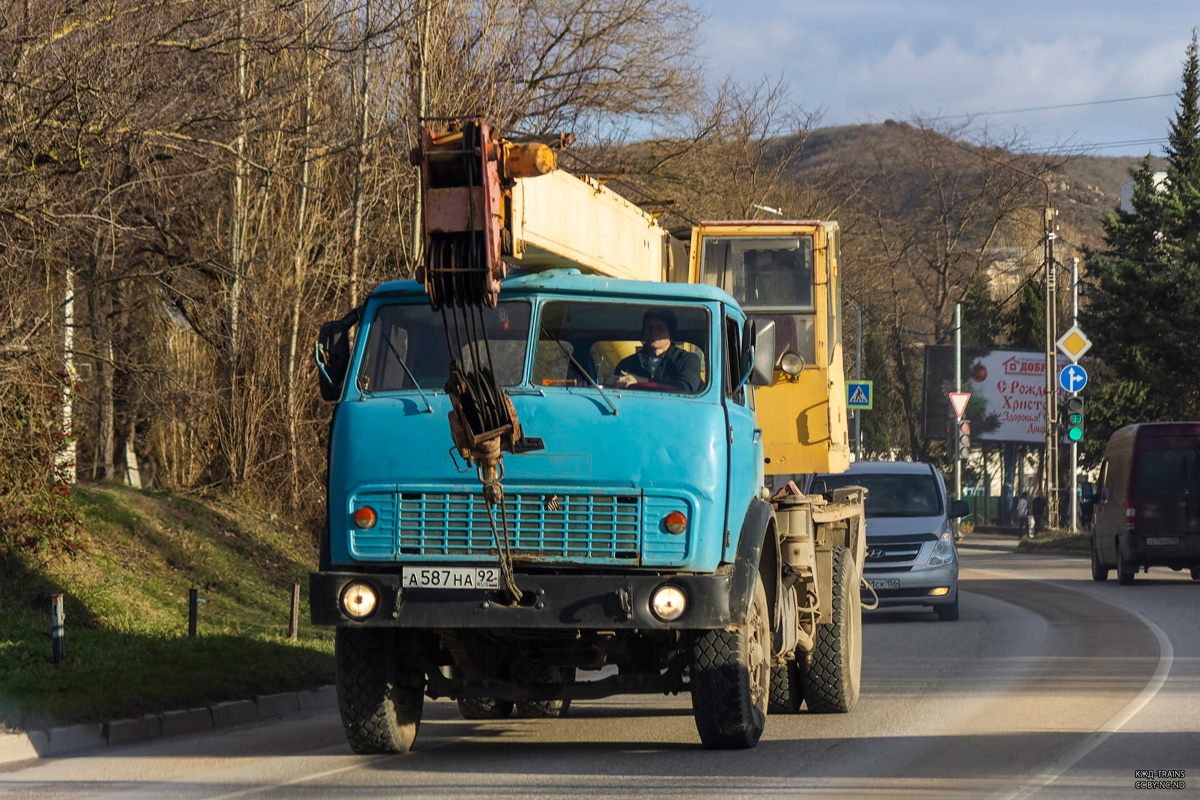 Севастополь, № А 587 НА 92 — МАЗ-5334