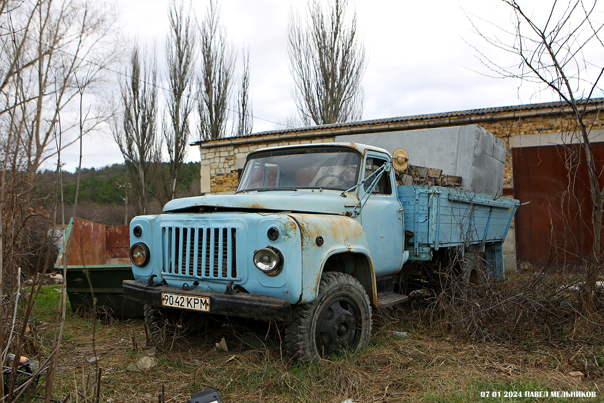 Крым, № 9042 КРМ — ГАЗ-52-04