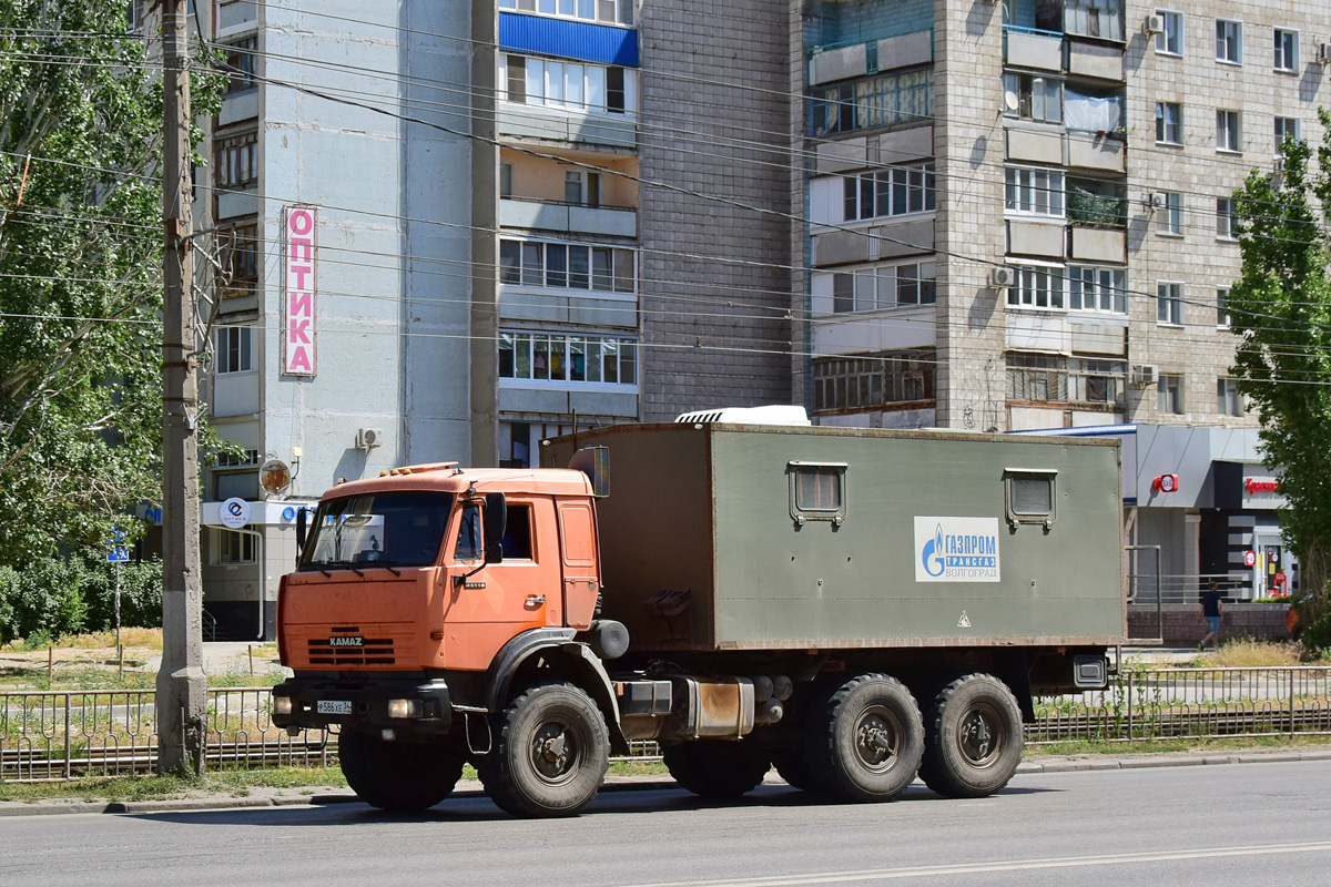 Волгоградская область, № Р 586 ХЕ 34 — КамАЗ-43118-15 [43118R]