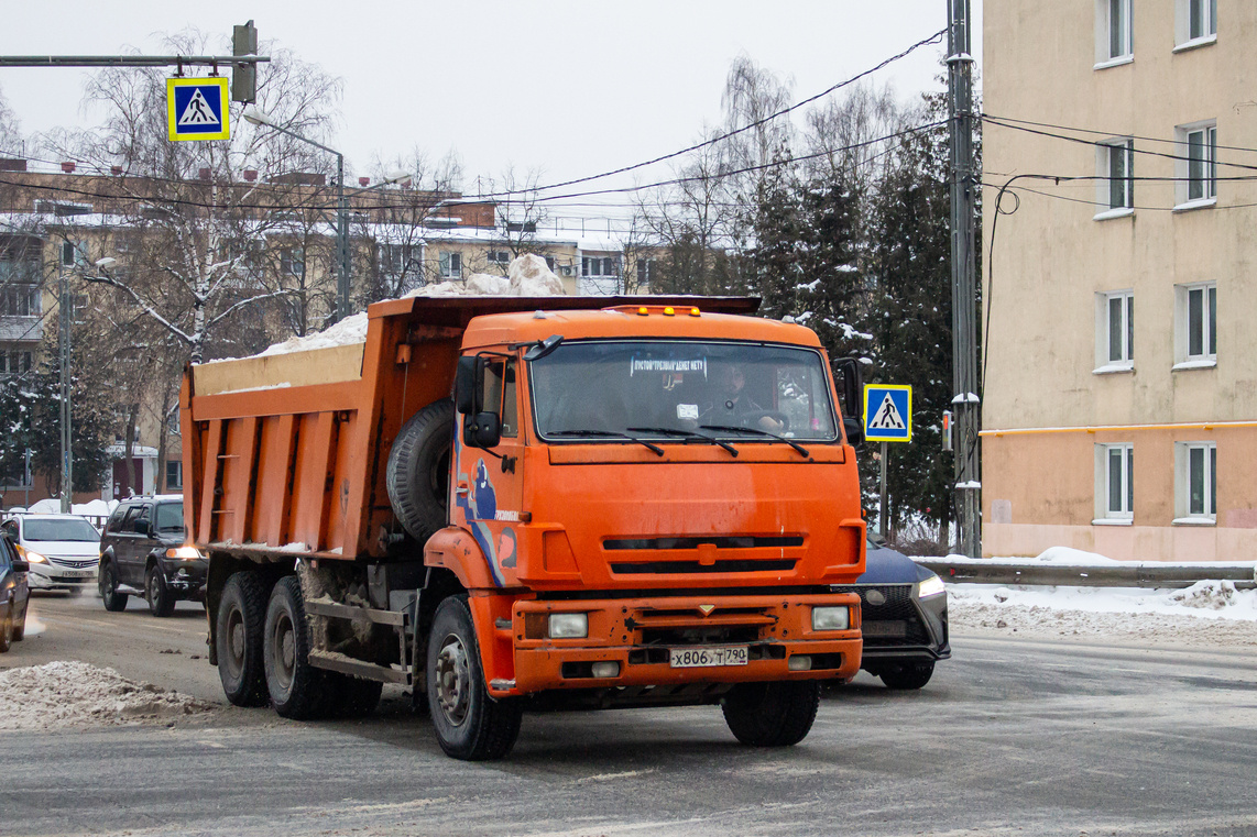 Московская область, № Х 806 УТ 790 — КамАЗ-6520-06 [65200F]