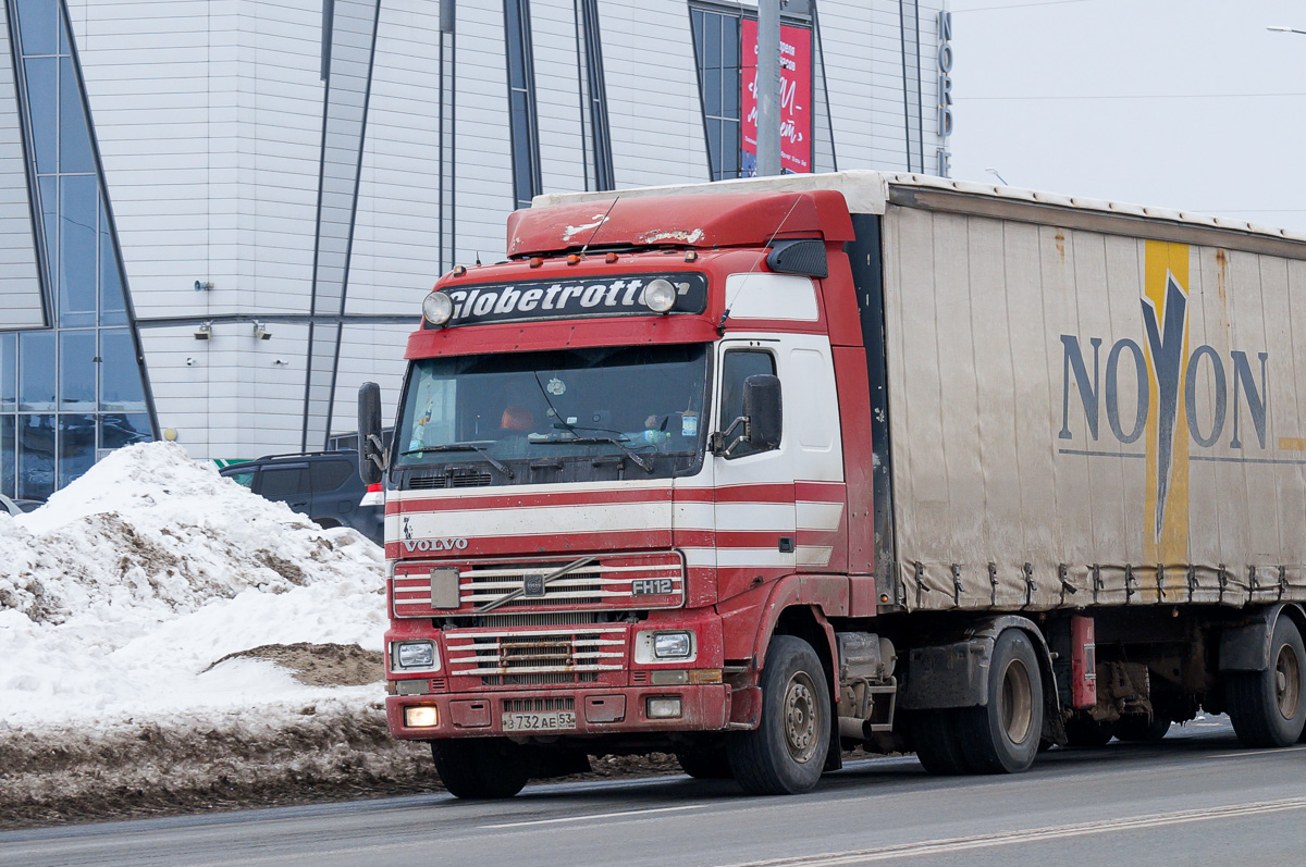 Новгородская область, № В 732 АЕ 53 — Volvo ('1993) FH12.380