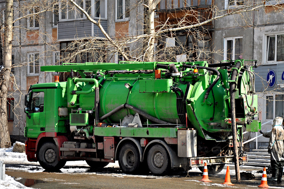 Свердловская область, № М 880 РВ 196 — Mercedes-Benz Actros ('2009) 2544