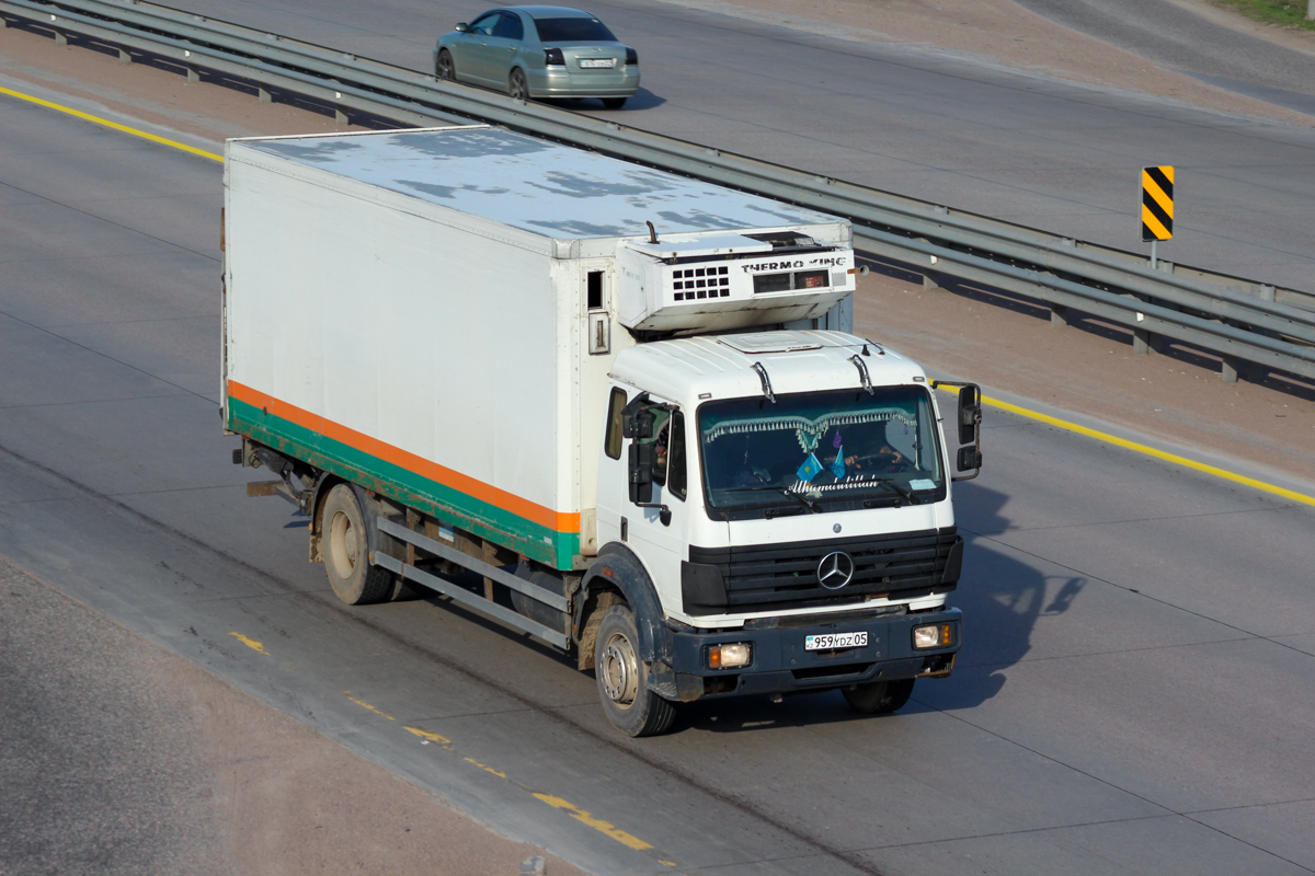 Алматинская область, № 959 YDZ 05 — Mercedes-Benz SK 1824