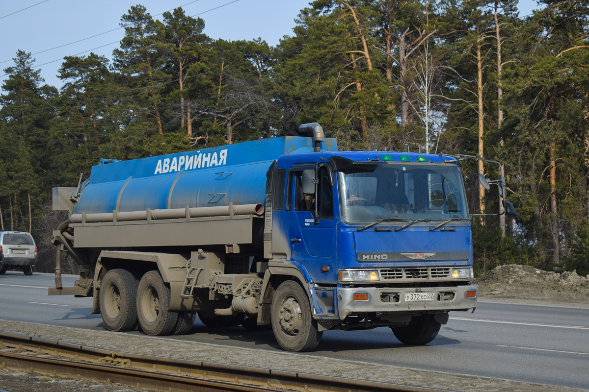 Алтайский край, № У 372 ХО 22 — Hino FR