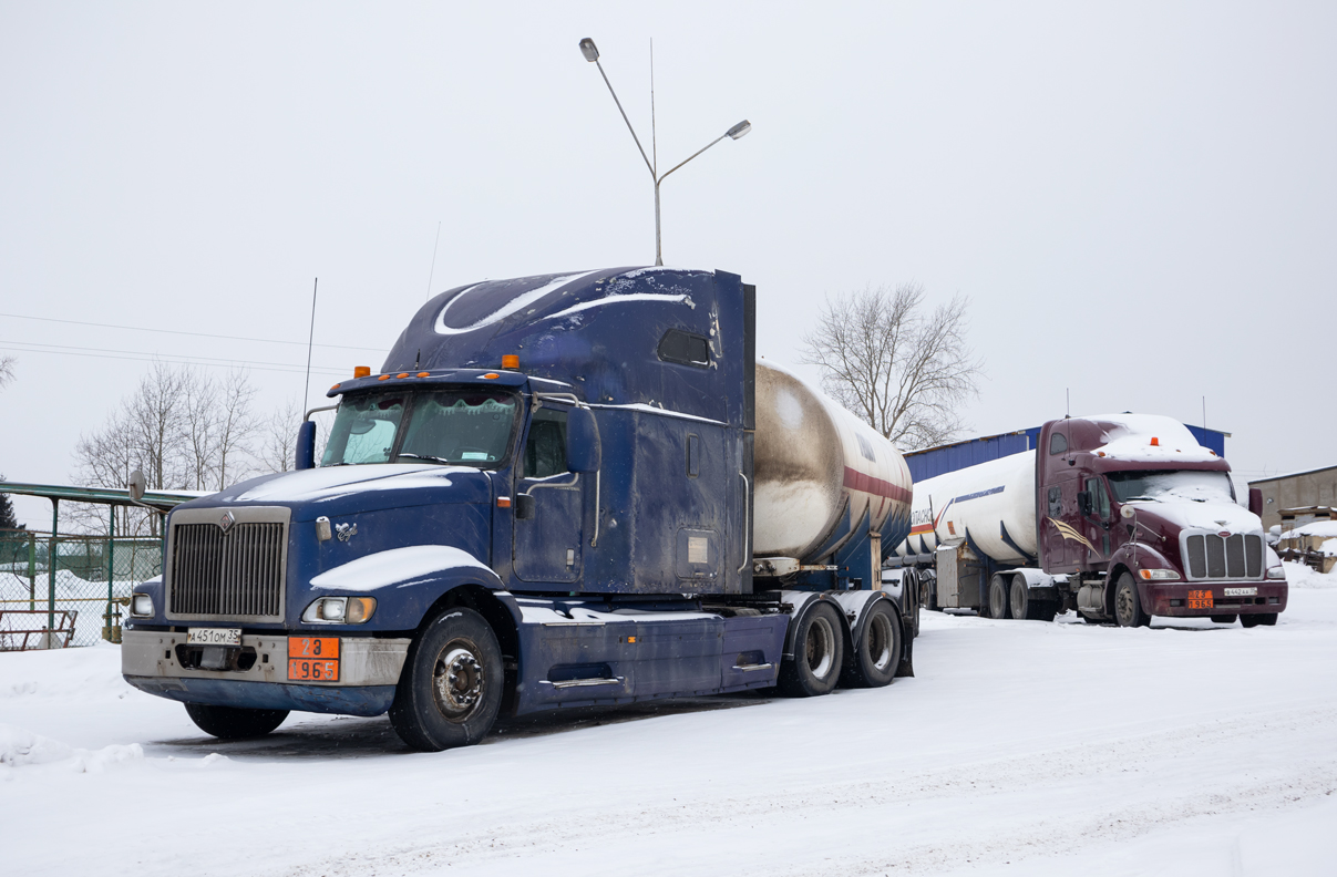 Вологодская область, № А 451 ОМ 35 — International 9400; Вологодская область, № В 442 АА 35 — Peterbilt 387