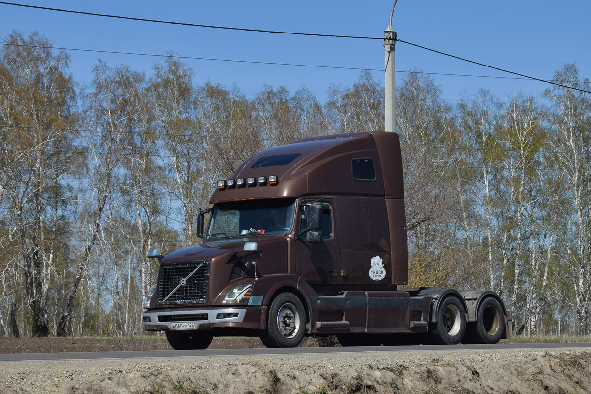 Алтайский край, № А 060 УА 122 — Volvo VNL670