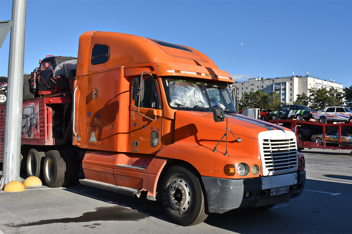 Краснодарский край, № В 188 УХ 123 — Freightliner Century Class