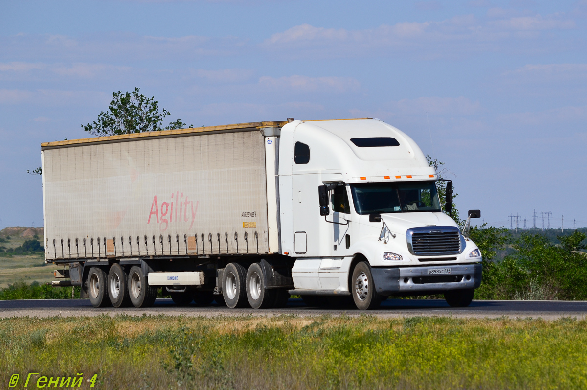 Волгоградская область, № В 898 ХС 134 — Freightliner Columbia