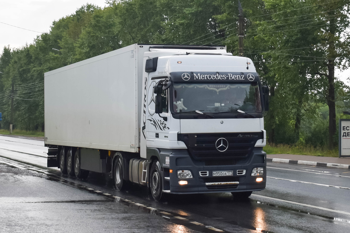 Рязанская область, № М 950 ОА 177 — Mercedes-Benz Actros ('2003) 1836