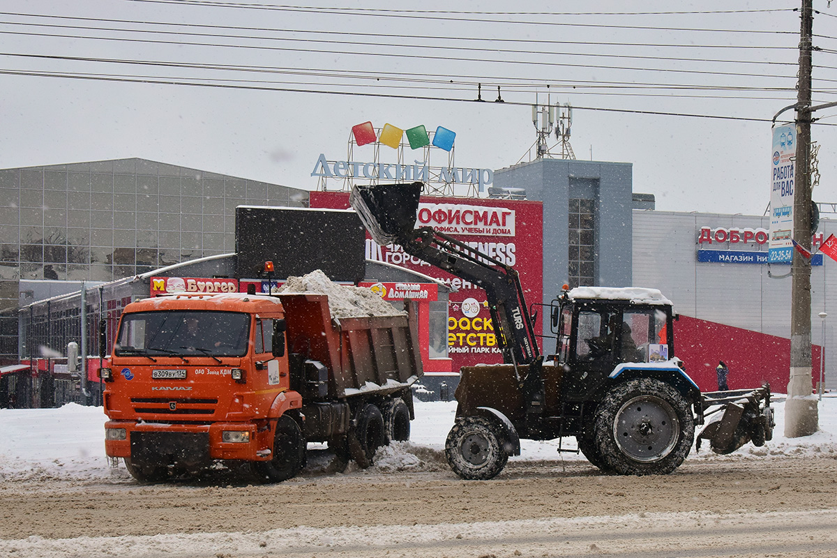 Волгоградская область, № В 309 ВУ 134 — КамАЗ-65115-L4; Волгоградская область, № 5896 СР 34 — Беларус-82.1