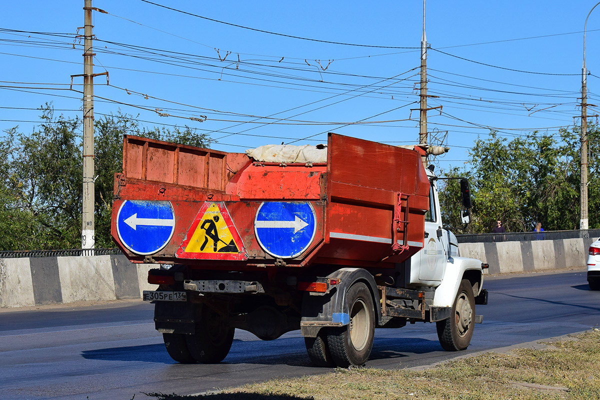 Волгоградская область, № Е 305 РЕ 134 — ГАЗ-33098