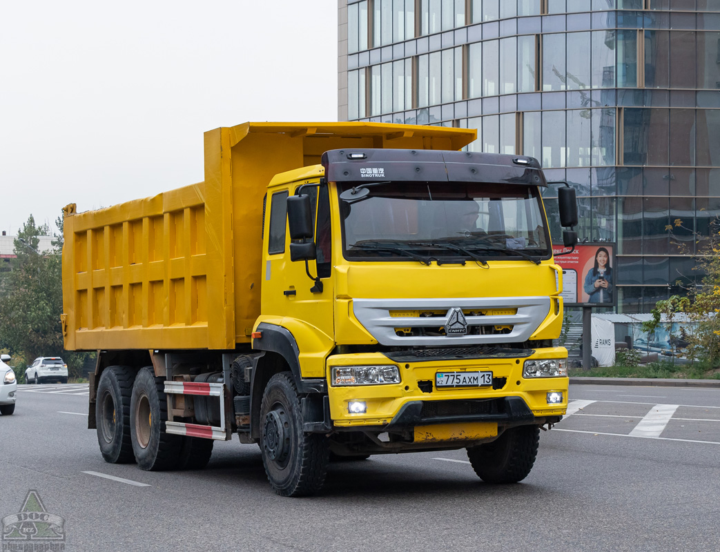 Туркестанская область, № 775 AXM 13 — Sinotruk SWZ10 Golden Prince