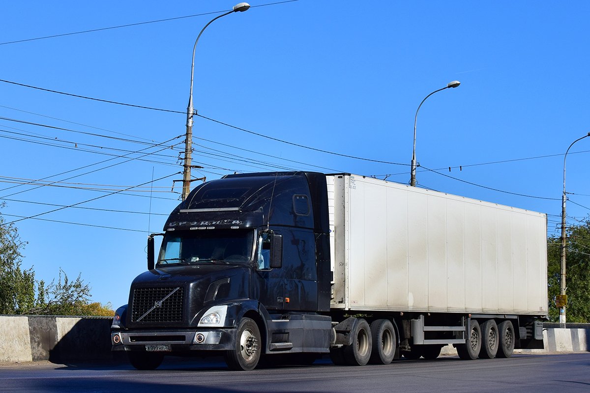 Астраханская область, № А 099 НР 30 — Volvo VNL670