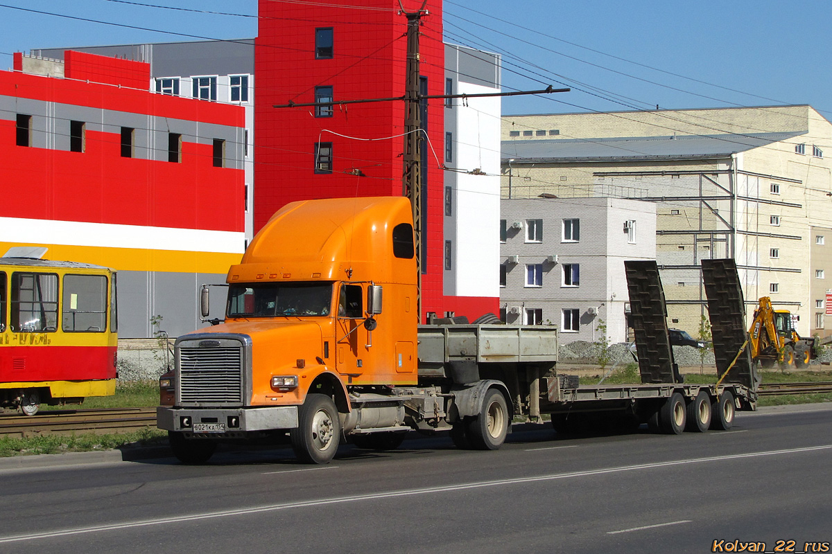 Алтайский край, № В 021 КА 154 — Freightliner FLD 120 SD